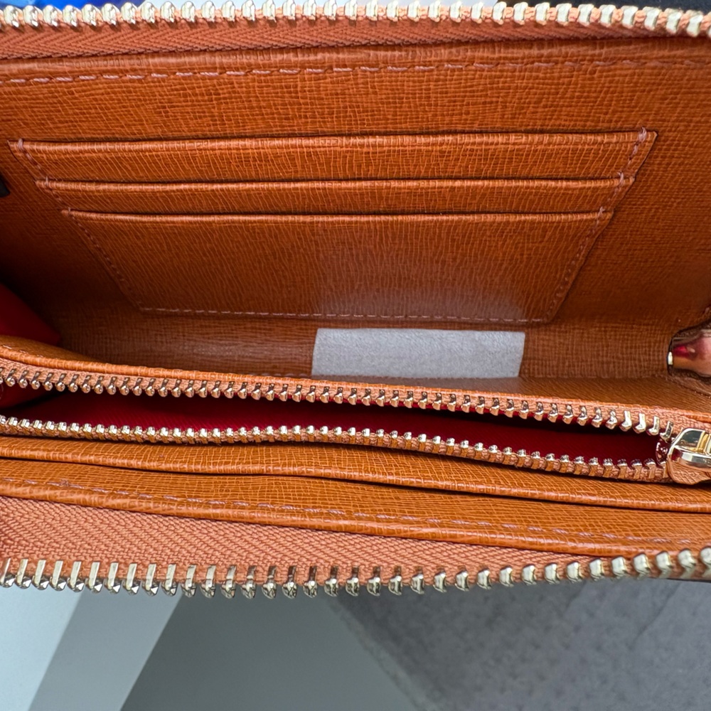 Brand new Dooney and Bourke wristlet